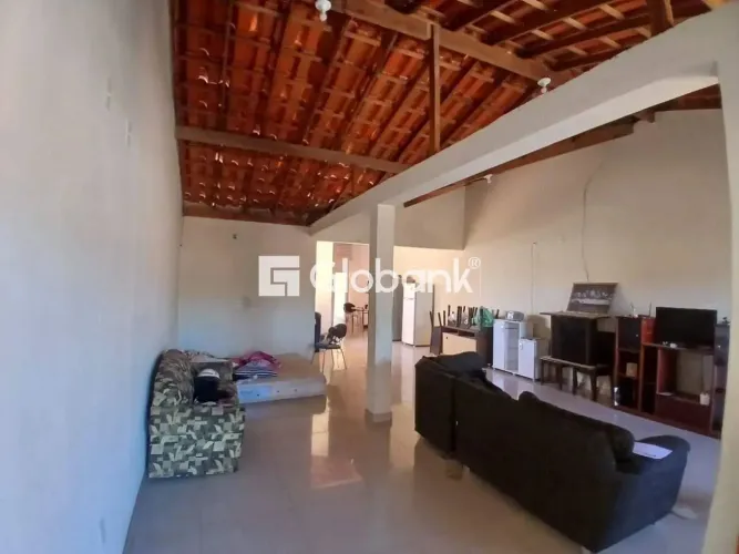 Sobrado à venda em Major Prates com 240m² 4 quarto(s), e 1 vaga(s)