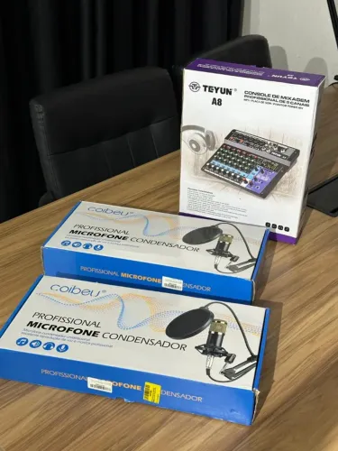 Kit Podcaster - Mesa de Som TEYUN A8 + 2 Mic Condensadores