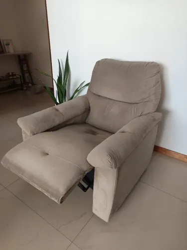 Poltrona reclinável confortável - R$ 450