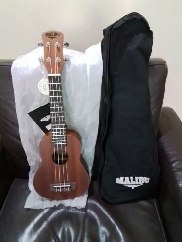 Ukulele concert acústico com capa Malibu Uk23s