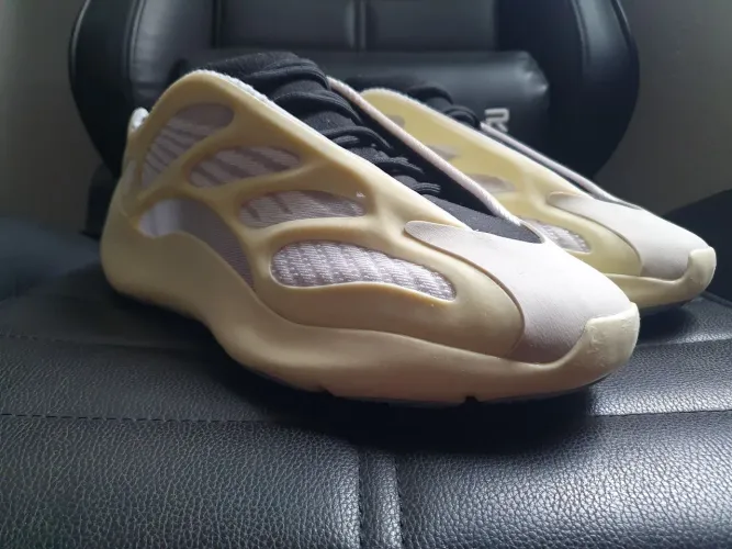 Yeezy 700 v3 Azael 40 (veste 39)