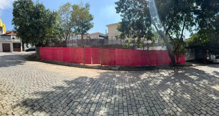 Terreno de esquina à venda no Jardim Ubirajara - Zona Sul de São Paulo