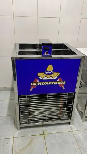 Vendo maquina de fábrica gelo saborizado 220v