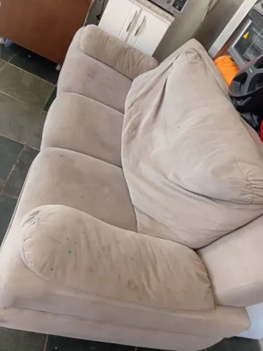 Sofá três lugares