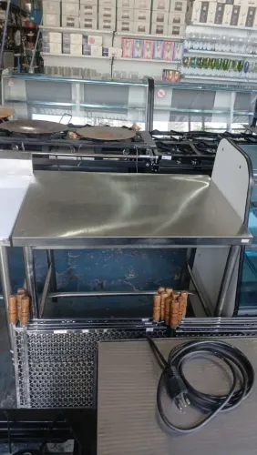 Mesa em aço inox 