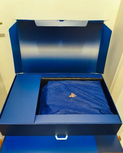 PlayStation 4 Pro 2TB 500 Million Edition - Edição Limitada Colecionador N° 38941/50000
