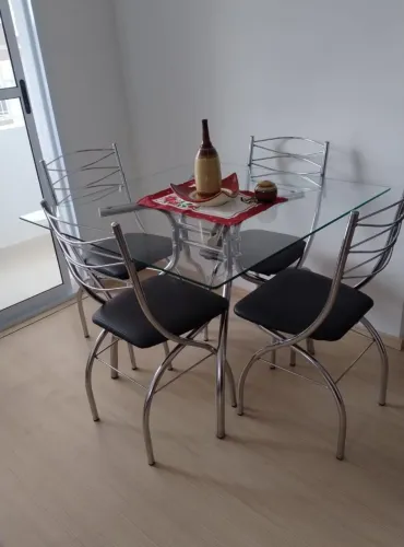 Mesa linda 4 cadeiras 