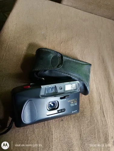 Câmera yashica antiga para colecionador ou amador.