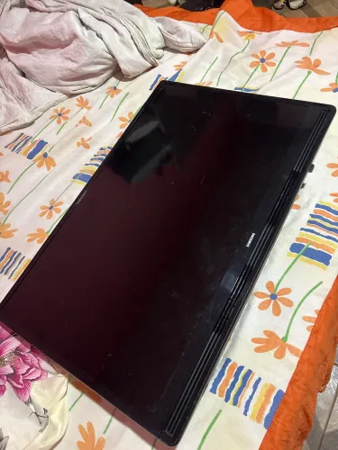 Tv Samsung led com o display quebrado 
