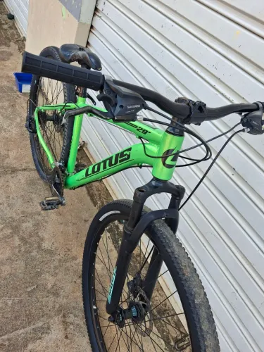 Vendo essa linda bike lotus aro 29 450 reais e entrego * sou de Pvh chama 