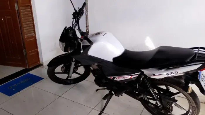 vendo Moto YAMAHA FACTOR 150cc ano 2021, toda revisada único dono e com baixa quilometrage