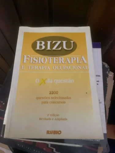 livro mostrado é o Bizu - Fisioterapia e Terapia Ocupacional: O X da Questão