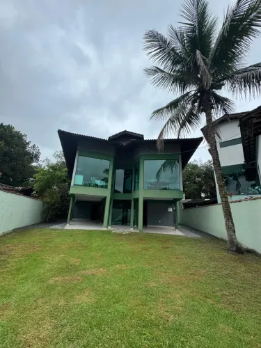 Casa de condomínio para venda possui 373 metros quadrados com 4 quartos