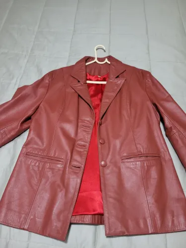 Blusa pouco usada de Couro. Tamanho G forrada!