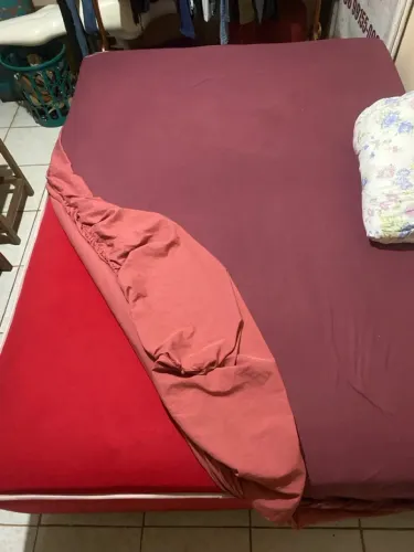 Cama vermelha por 300 vindo buscar 