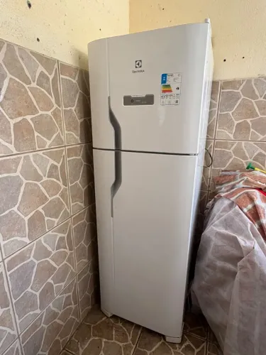 Geladeira Electrolux DFN41 127V 371 litros