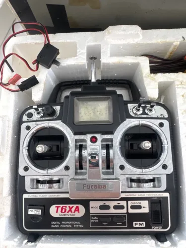 Rádio Controle Futaba T6XA Computer 6 Canais FM 72MHz Guardado por 23 anos