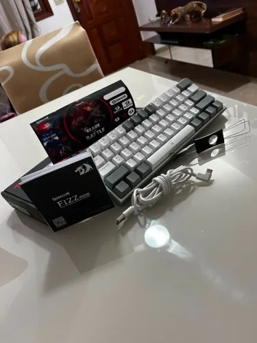 Teclado Mecânico Redragon Fizz RGB 60% - Switch Red