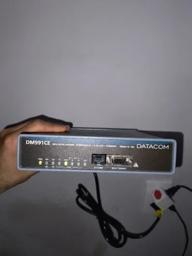 Modem Datacom DM991CE 4W GSHDSL.bis + Cabo Conversor Serial USB + Cabo de Força