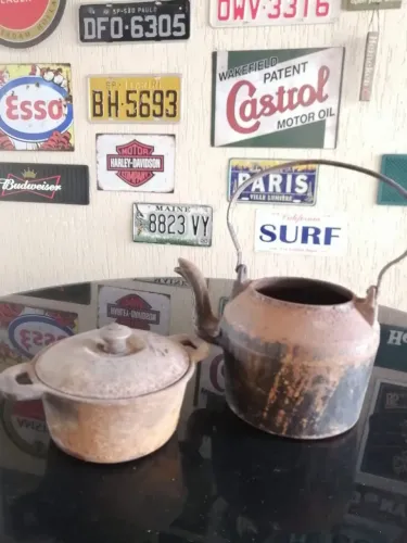 Panela e chaleira de ferro fundido