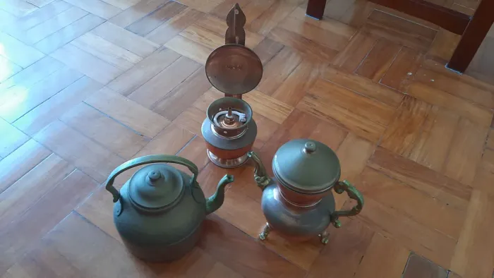 conjunto decorativo vintage em metal, acabamento cobre/pátina
