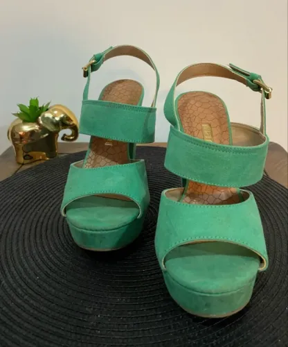 Sandália via marte verde meia pata n. 35 salto 12cm