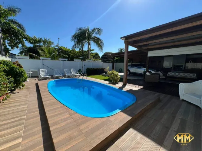 Linda Casa á venda na praia da Daniela