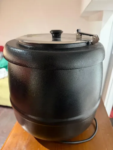 Duas sopeiras elétricas Zahav de 10 litros, usadas por apenas duas semanas !!!