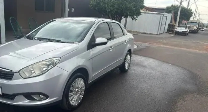 Fiat Grand Siena Essence 1.6 Flex 16V 2013
