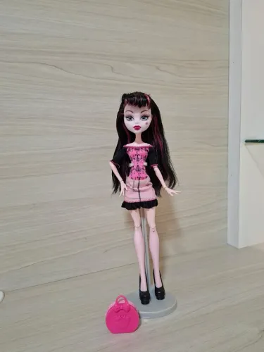 Monster High- Draculaura (Scaris)