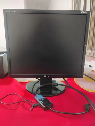 Monitor LG Flaton 17" com conversor