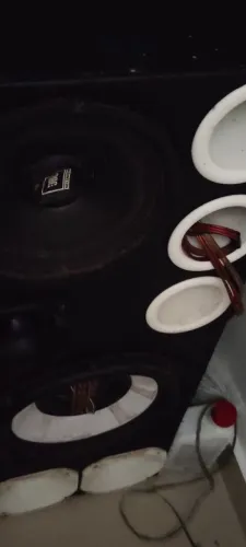 Vendo está caixa de som com potência é toda fiação pronta pra usar