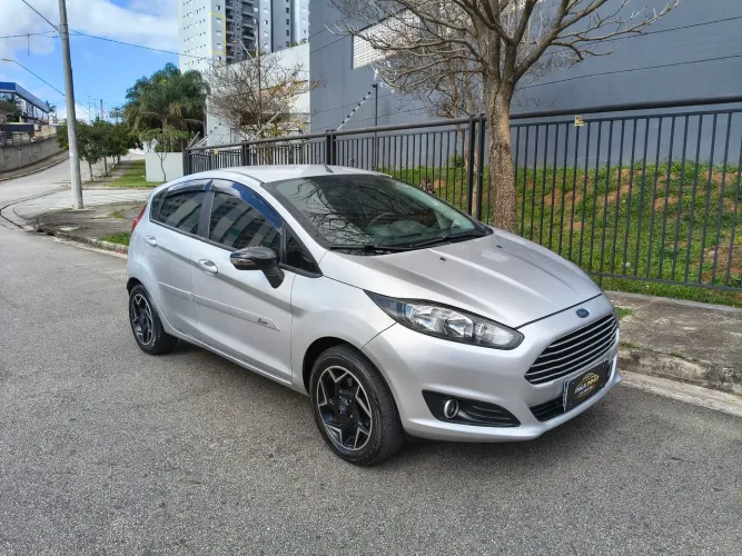 Ford Fiesta SEL 1.6 16V Flex Mec. 5P 2017