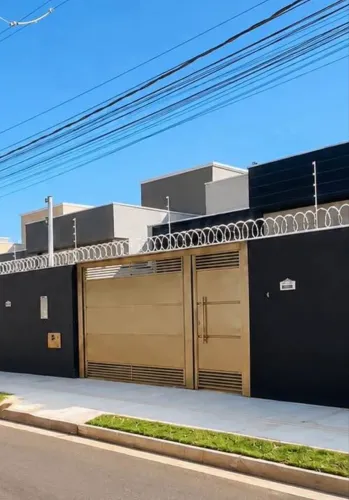 CASA EM ÁGUAS LINDAS