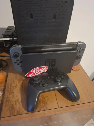 Nintendo Switch + Pro Controller