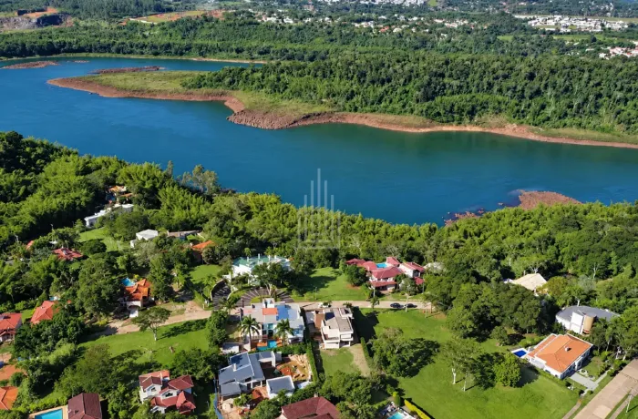 Terreno à venda no condomínio Paraná Country Clube em Hernandárias no Paraguai.