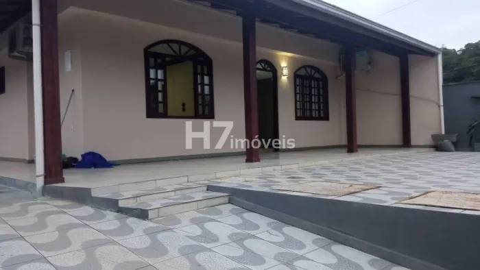Casa com 2 suítes + 1 quarto para Locação, Petrópolis - Joinville