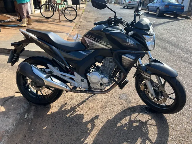 Vendo CB Twister 250 ano 2022 ABS completa / 65 mil km