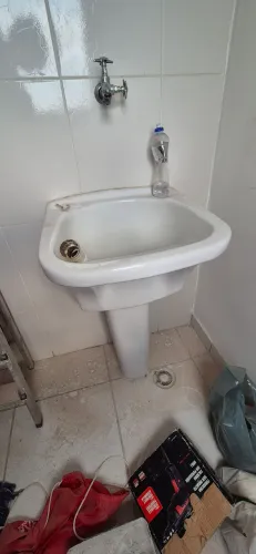 Tanque de coluna branco