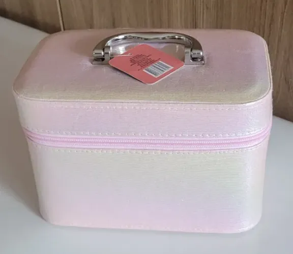 Maleta para maquiagem Iamo,  com etiqueta,  perdemos o prazo para trocas. 