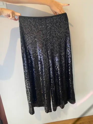 Calça Pantacourt Paetê Preto