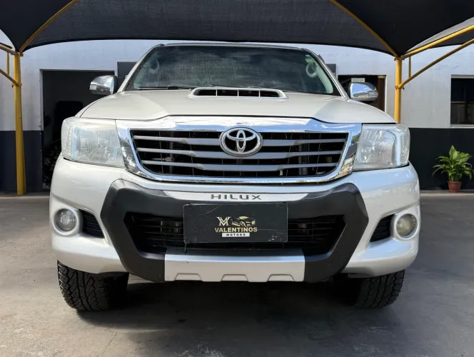 Toyota Hilux CD D4-d 4X4 2.5 16V 102cv TB Dies. 2011