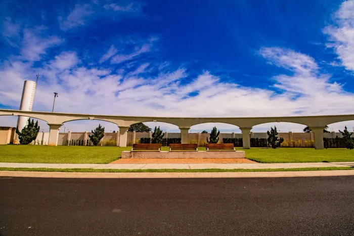 Terreno à venda no Condomínio Jardim Versailles em Uberlândia