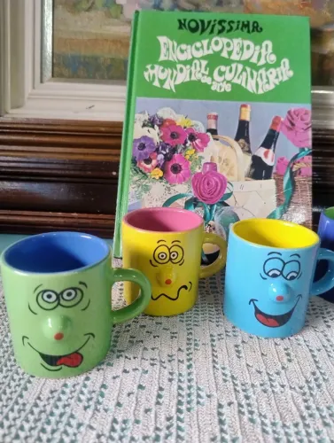 Canequinhas de café com carinhas divertidas Maranelo