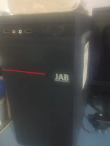 Vende-se dois computadores com defeito