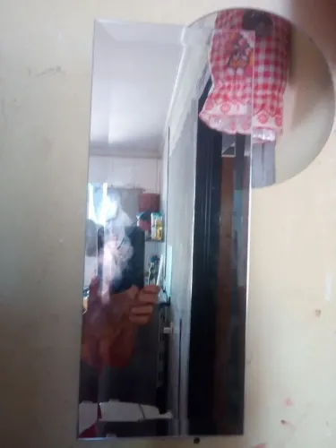 Vendo espelho por 20 reis