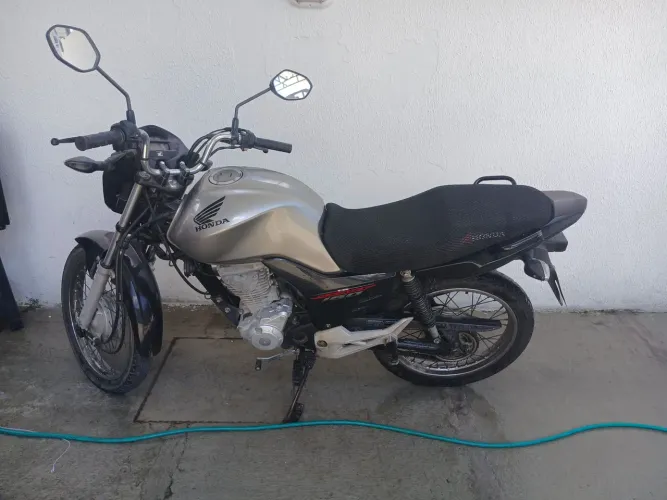 VENDO MOTO BEM CONSERVADA