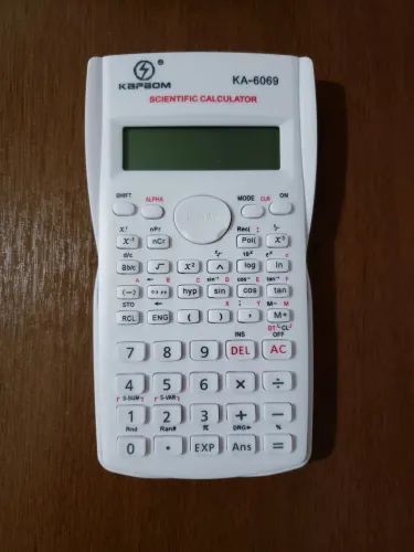 CALCULADORA CIENTÍFICA - BRANCA, ACOMPANHA BATERIAS.