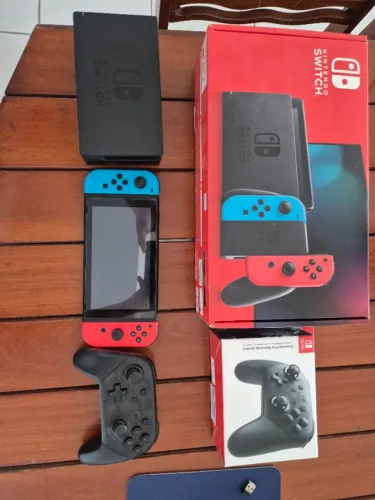 Nintendo Switch V02 com película + Controle Pro + Cartão SD 32GB + Case