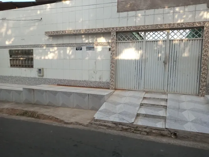 Aluga se casa de condomínio